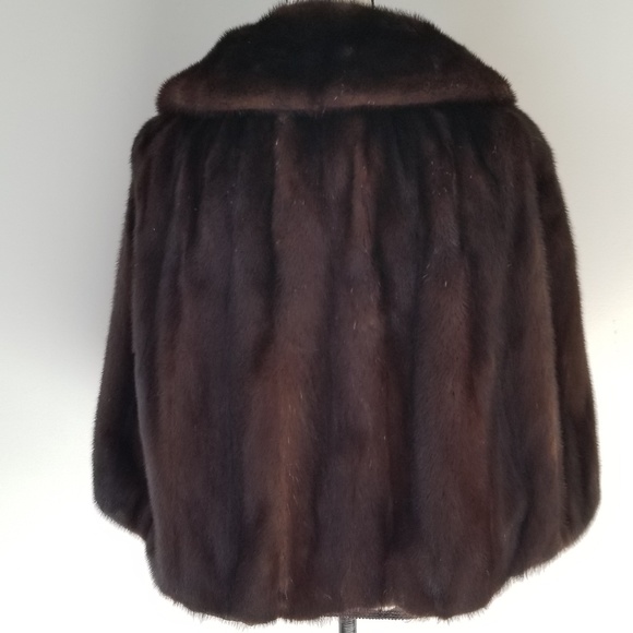 *SOLD* Vintage Bambergers Mink Cape - Picture 5 of 8